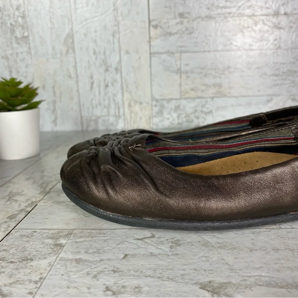 Taos Bronze Ballet Flats Shoes Repleat Gathered Toe size 6 (A1341-1705)‎ EUC #3